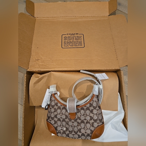 Coach Hamptons Hobo Bag In Crystal Signature Jacquard EUC - Picture 11 of 15